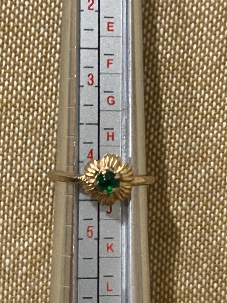 Nwot 14k Yellow Gold Floral Ring W/Genuine Emerald Stone